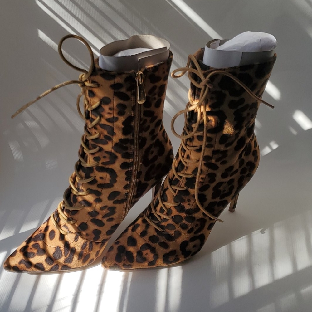 LEOPARD HEEL BOOTS sz 7